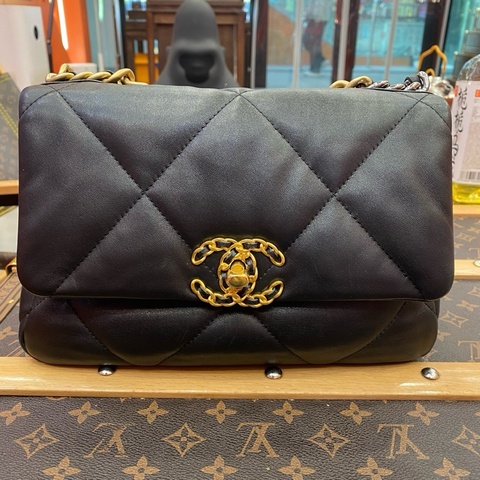 CHANEL19手袋  亮色小羊皮、金色金屬、銀色金屬與釕色金屬 16.0 × 26 × 9.0 鐳射30開 單包帶卡