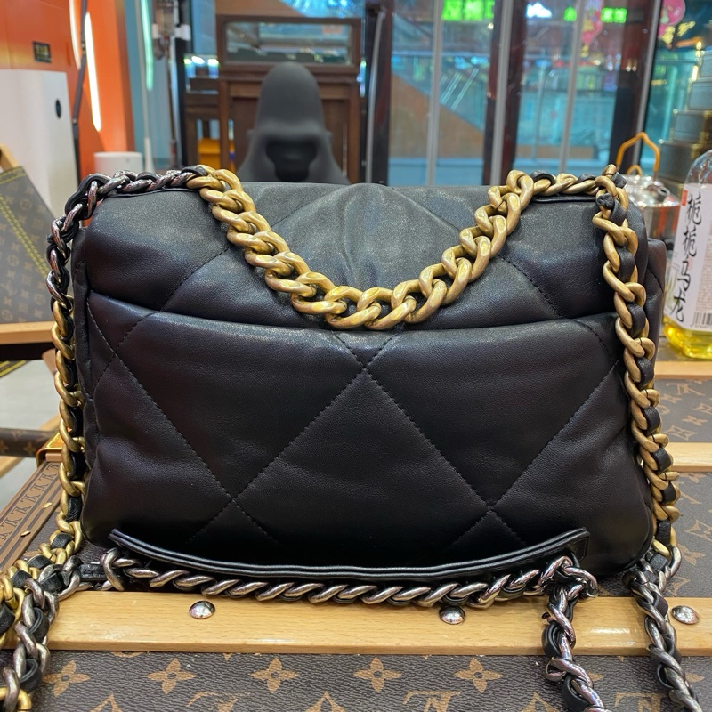 CHANEL19手袋  亮色小羊皮、金色金屬、銀色金屬與釕色金屬 16.0 × 26 × 9.0 鐳射30開 單包帶卡-1
