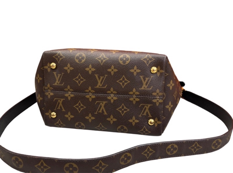 LV可手提、斜背兩用包，斜背袋可拆-1