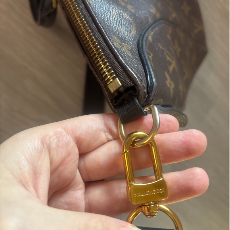 LV可手提、斜背兩用包，斜背袋可拆-2