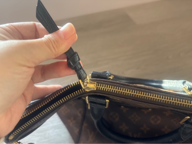 LV可手提、斜背兩用包，斜背袋可拆-4