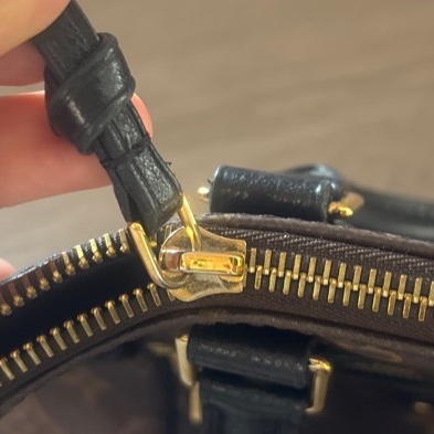 LV可手提、斜背兩用包，斜背袋可拆-9