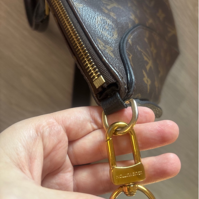 LV可手提、斜背兩用包，斜背袋可拆-10