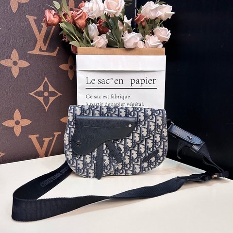 Dior迪奧！芯片款老花拼皮馬鞍包手槍包胸包，各種背法男女同款