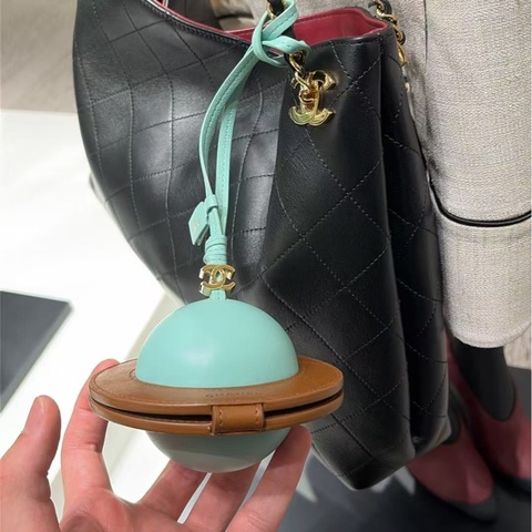 Chanel香奈兒26S限定星球掛件🪐