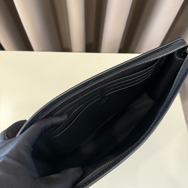 （全新閒置未用）Louis vuitton路易威登LV POCHETTE VOYAGE MM經典Eclipse帆布拉鍊手拿包-5