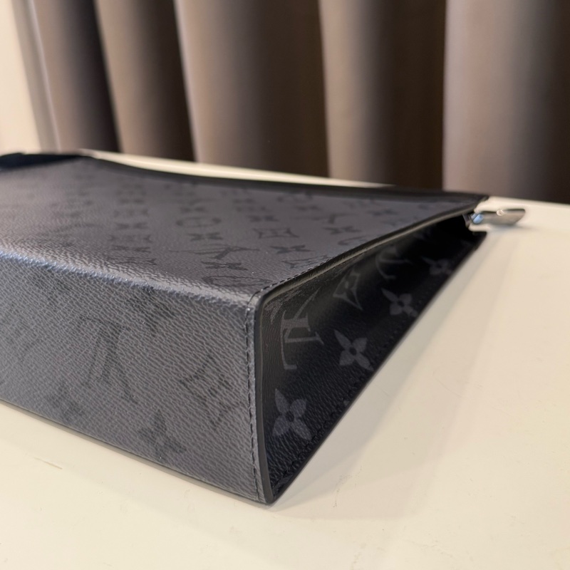 （全新閒置未用）Louis vuitton路易威登LV POCHETTE VOYAGE MM經典Eclipse帆布拉鍊手拿包-7