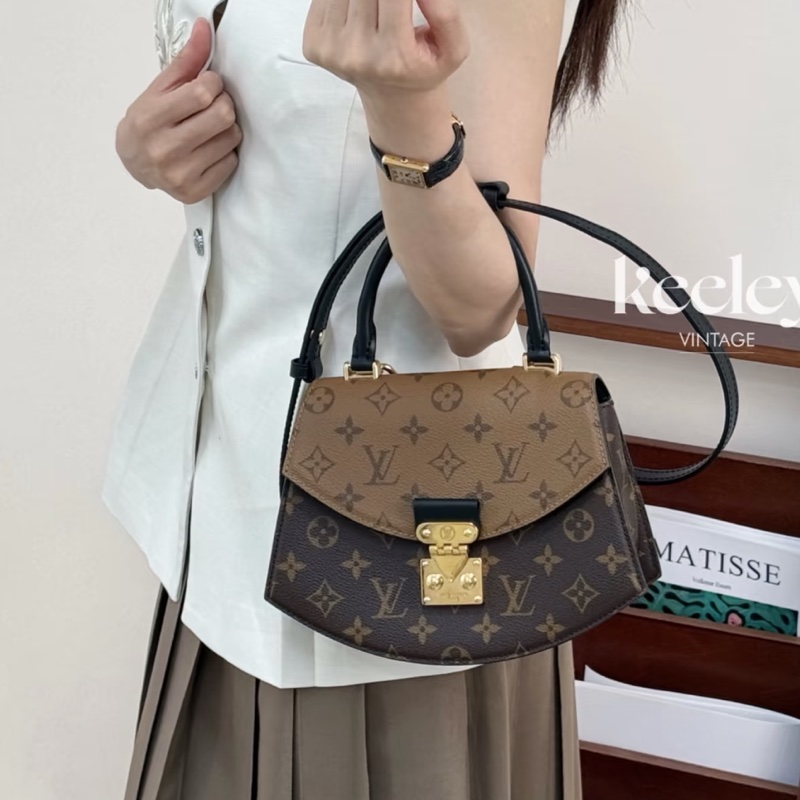 品味巔峰🥹❤️‍🔥Lv路易威登秀款焦糖棕老花拼皮金扣扇子包手提單肩斜挎包-3