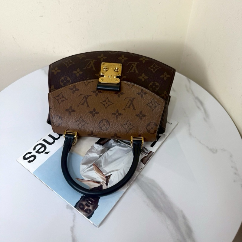 品味巔峰🥹❤️‍🔥Lv路易威登秀款焦糖棕老花拼皮金扣扇子包手提單肩斜挎包-14