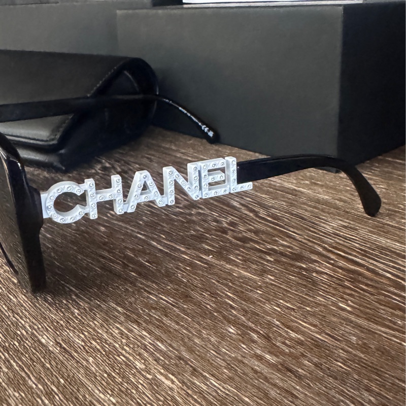 甜售近全新香奈兒Chanel爆款白色水鑽字母太陽眼鏡         黑框墨鏡-2