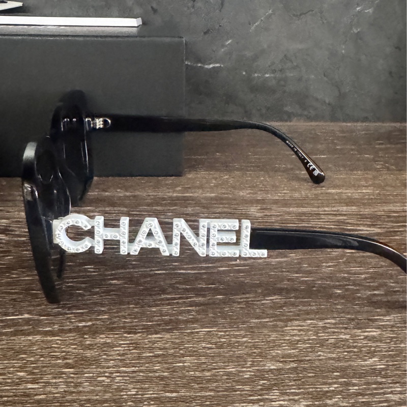 甜售近全新香奈兒Chanel爆款白色水鑽字母太陽眼鏡         黑框墨鏡-4