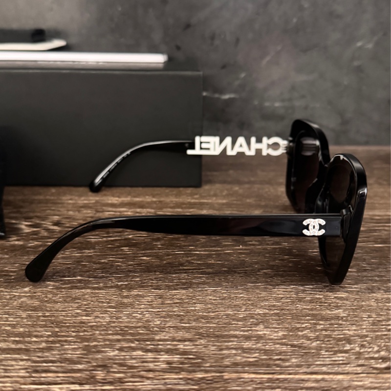 甜售近全新香奈兒Chanel爆款白色水鑽字母太陽眼鏡         黑框墨鏡-7