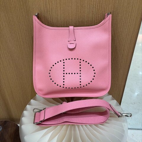 HERMES愛馬仕 Evelyne29 奶昔粉銀扣 肩背包