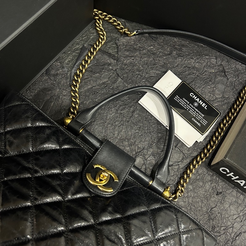 Chanel香奈兒 黑金油蠟牛皮托特包單肩包 底長31cm 23開有卡。-6