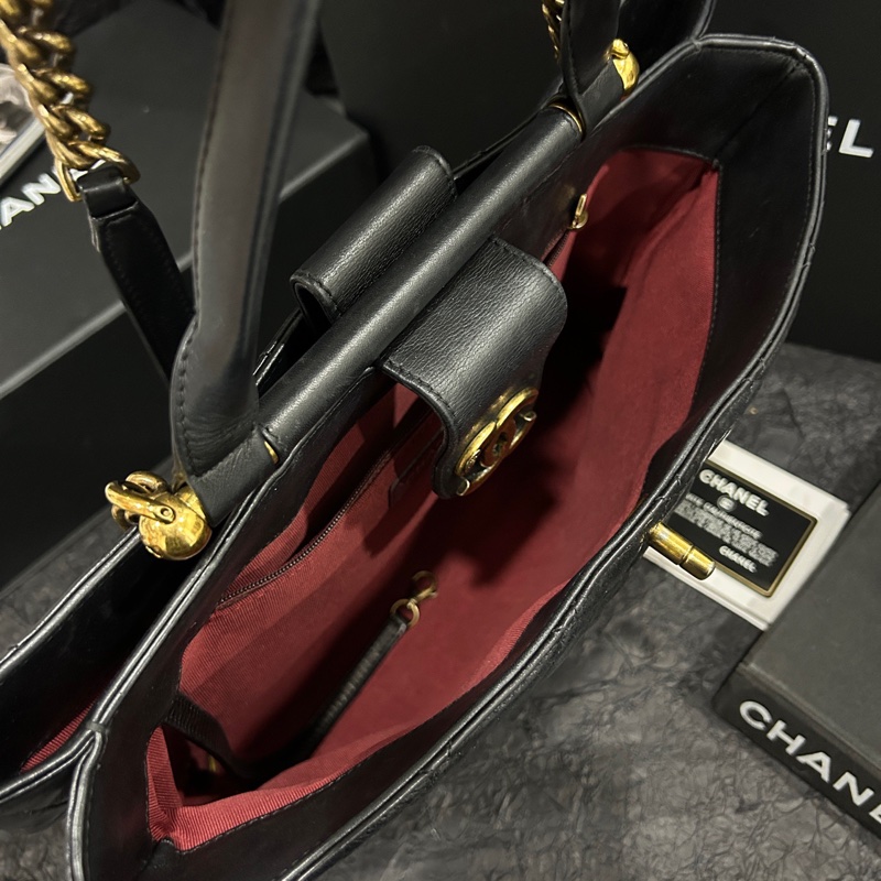 Chanel香奈兒 黑金油蠟牛皮托特包單肩包 底長31cm 23開有卡。-7