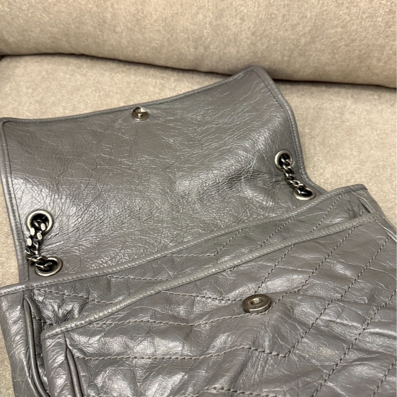 YSL大號水泥灰NIKI-5