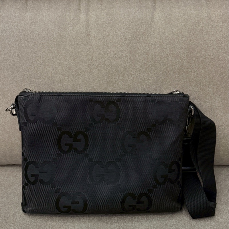 GUCCI黑色側背包-0