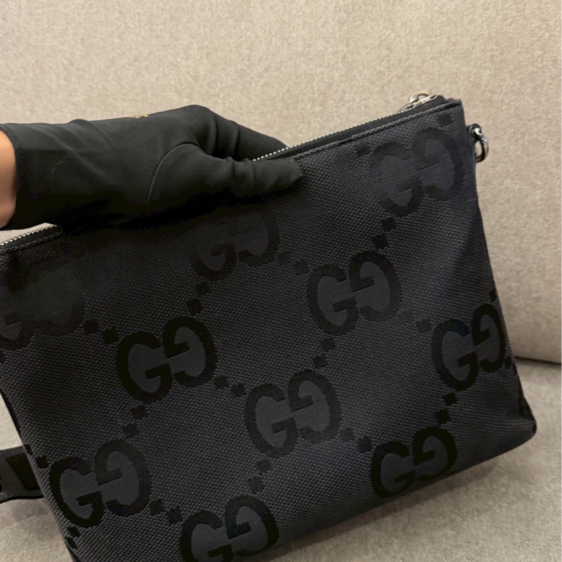 GUCCI黑色側背包-1