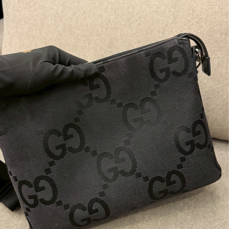 GUCCI黑色側背包-2