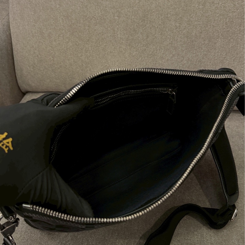 GUCCI黑色側背包-4