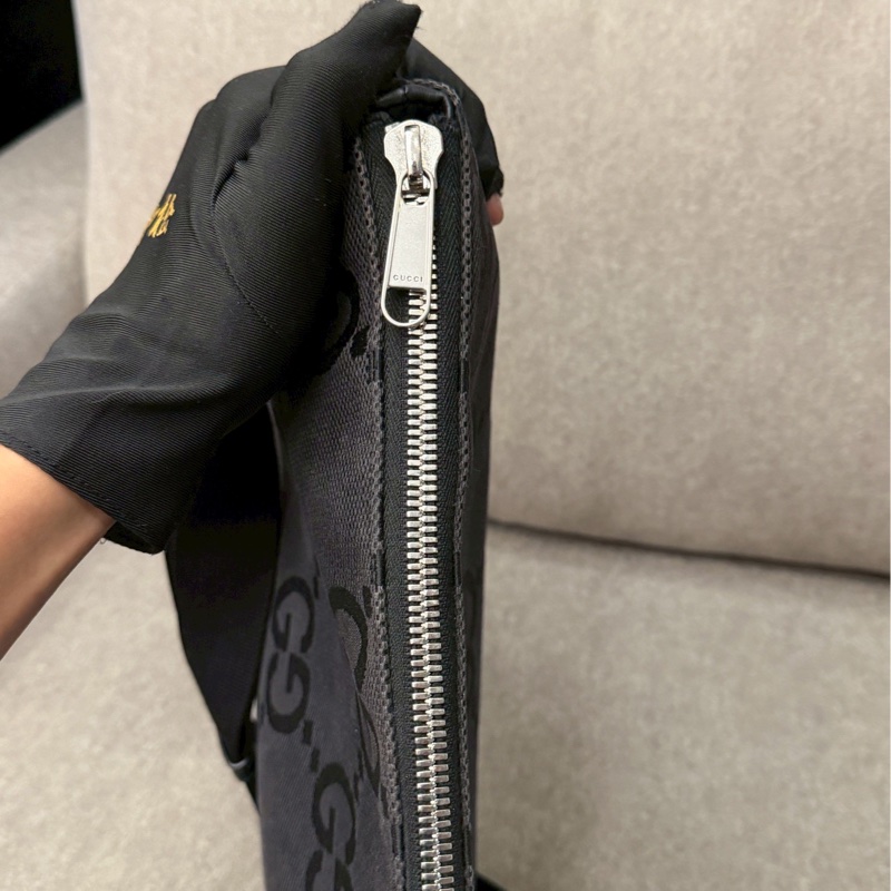 GUCCI黑色側背包-5