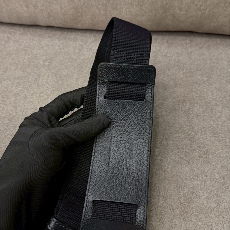 GUCCI黑色側背包-7