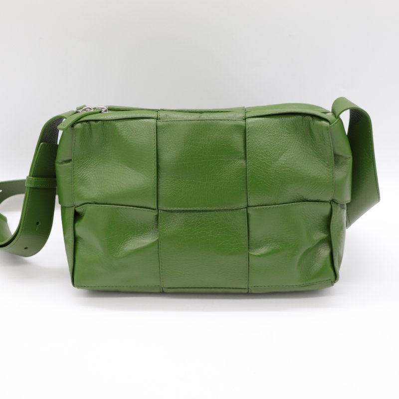 超級新（新款♥️男女皆可）Bottega Veneta 寶緹嘉 Arco 草綠色 牛皮 大格子 編織 相機包-5