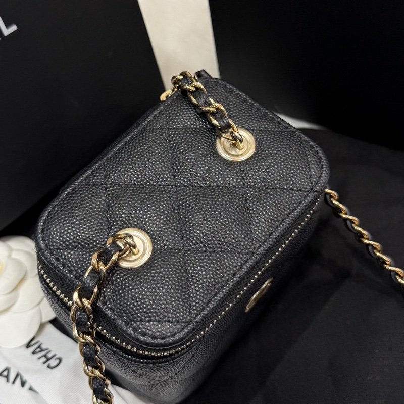 閒置未使用 Chanel香奈兒 23C黑金荔枝牛皮化妝盒子包 附件：防塵袋 盒子。-1
