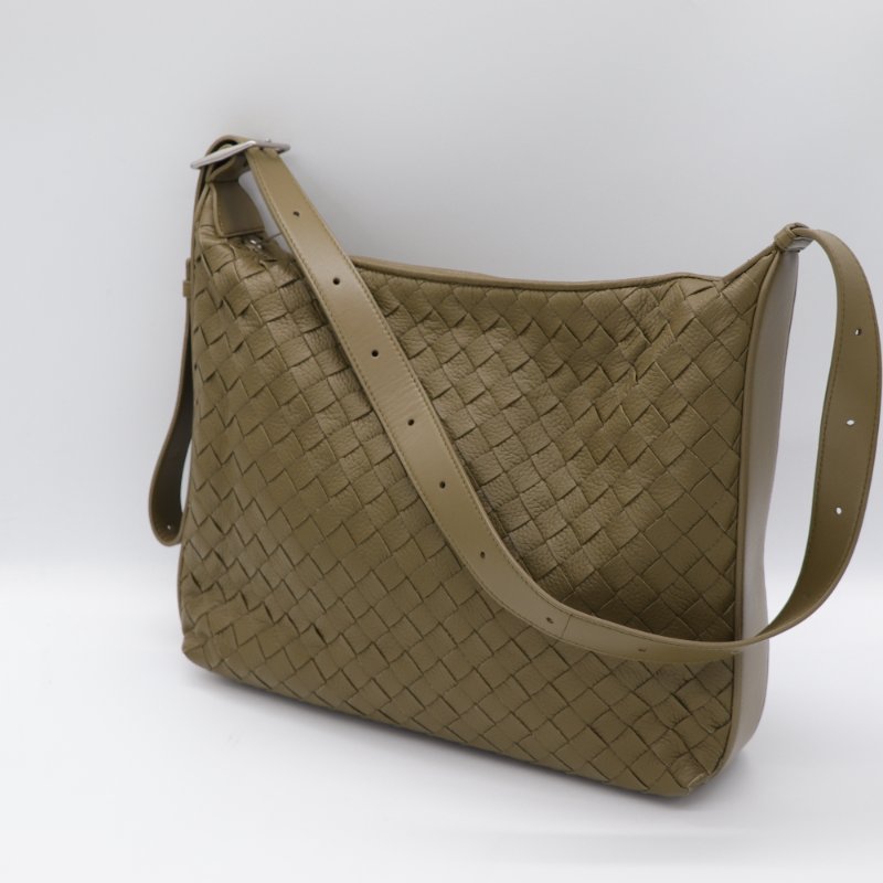 （專櫃在售♥️12 萬）Bottega Veneta 寶緹嘉 橄欖綠 牛皮 編織 斜挎包 斜背包-2