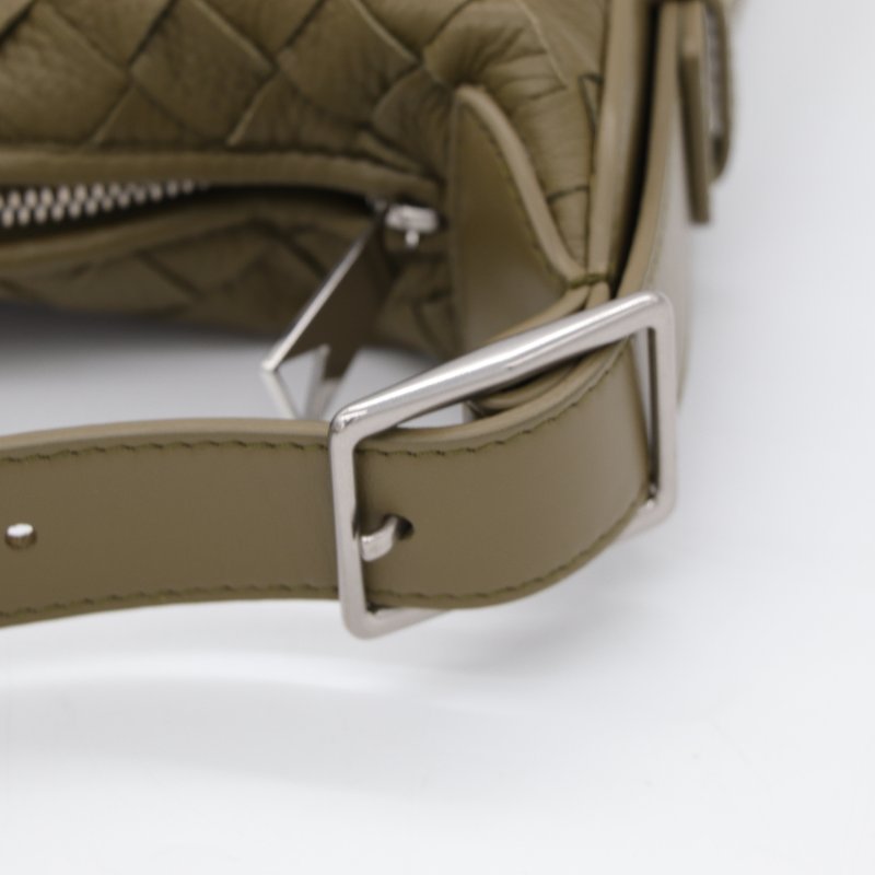 （專櫃在售♥️12 萬）Bottega Veneta 寶緹嘉 橄欖綠 牛皮 編織 斜挎包 斜背包-8