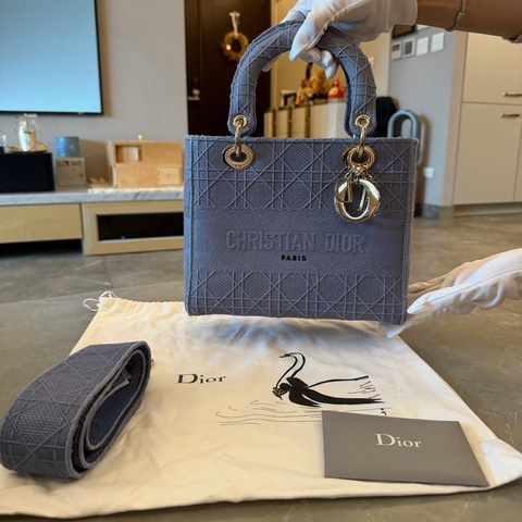 Dior - Lady Dior 系列的小型托特包款
