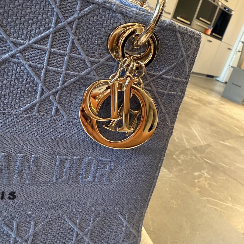 Dior - Lady Dior 系列的小型托特包款-17