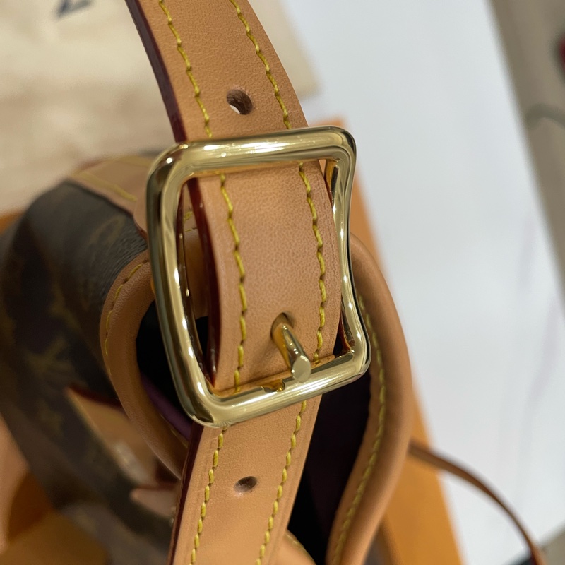 LV Carry All MM 肩背手提時尚很chill包-2