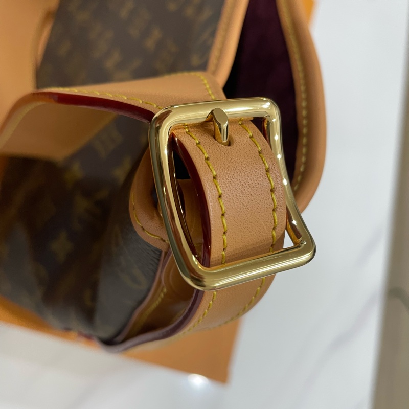 LV Carry All MM 肩背手提時尚很chill包-3