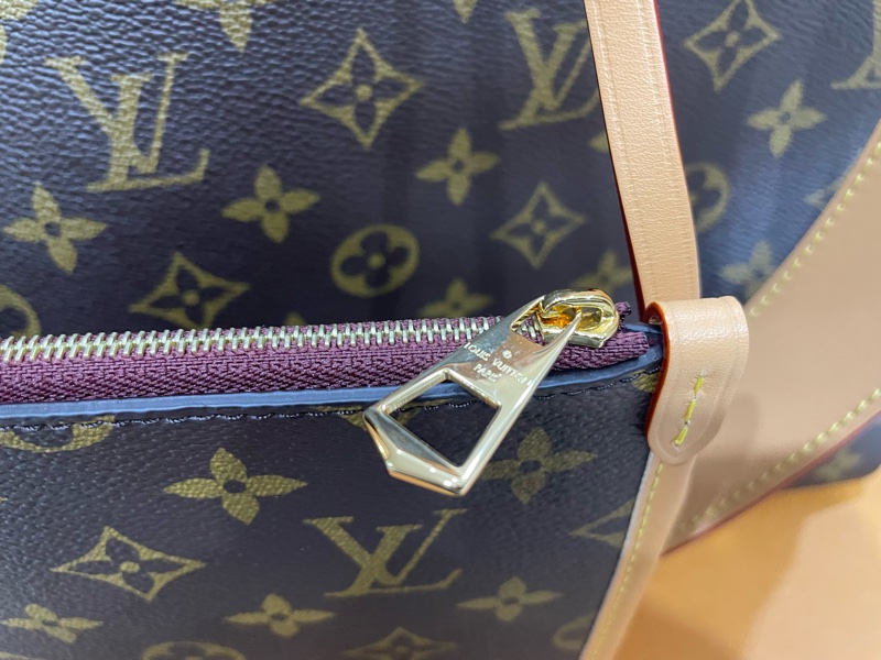 LV Carry All MM 肩背手提時尚很chill包-5