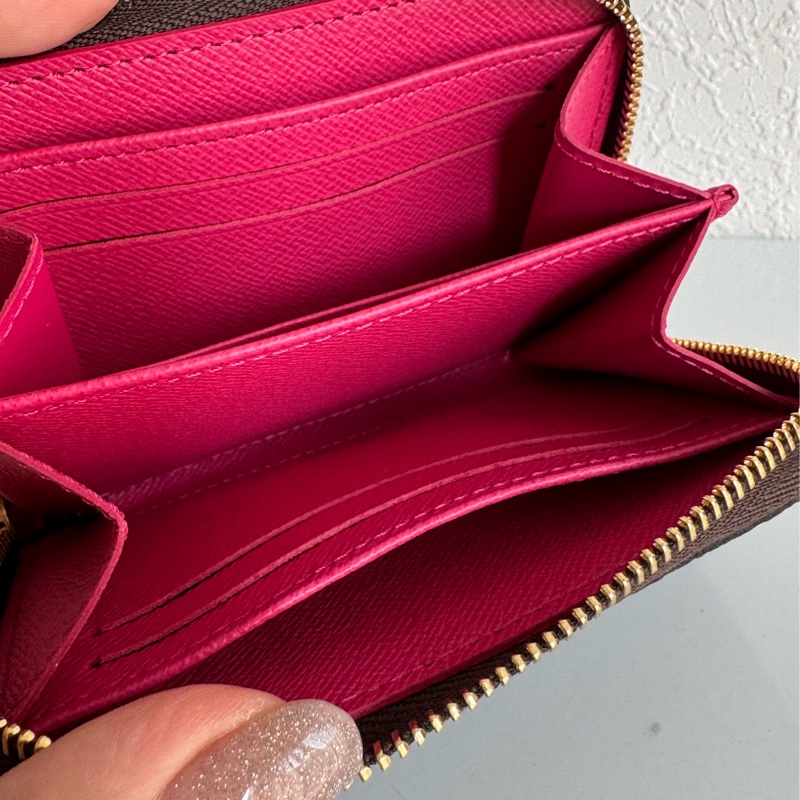 LV花紋愛心鑰匙ㄇ拉零錢包👛必買✨✨-14