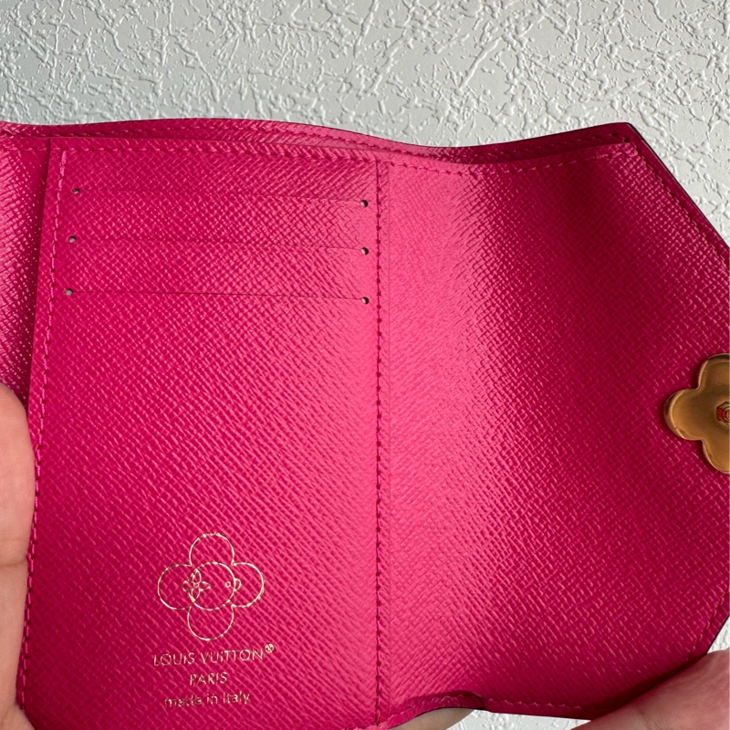 LV花紋Vivienne 內桃三折短夾 超好看😻😻-14