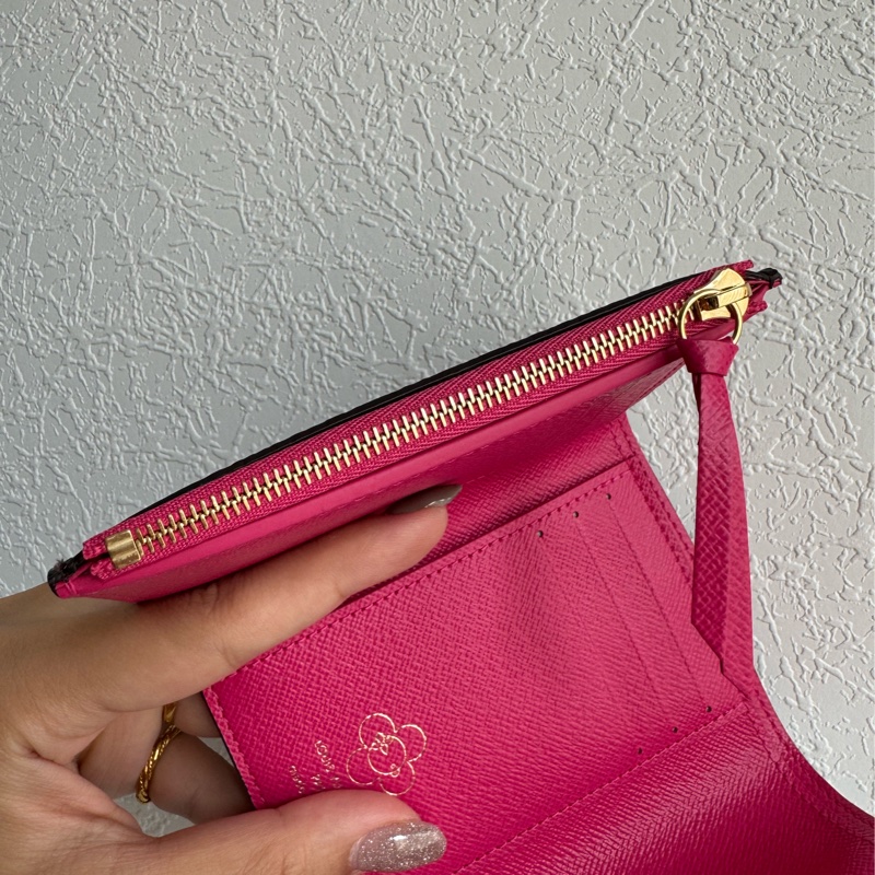 LV花紋Vivienne 內桃三折短夾 超好看😻😻-15