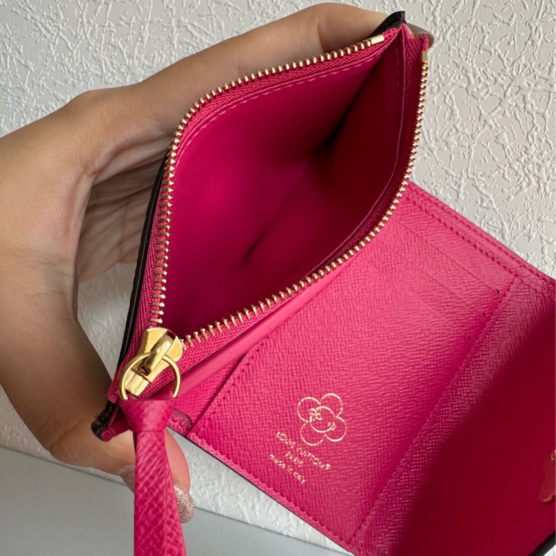 LV花紋Vivienne 內桃三折短夾 超好看😻😻-16