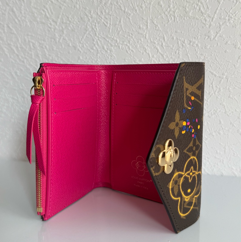 LV花紋Vivienne 內桃三折短夾 超好看😻😻-22