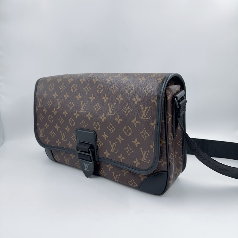 LV原花拚黑牛皮GM郵差包M46371-6