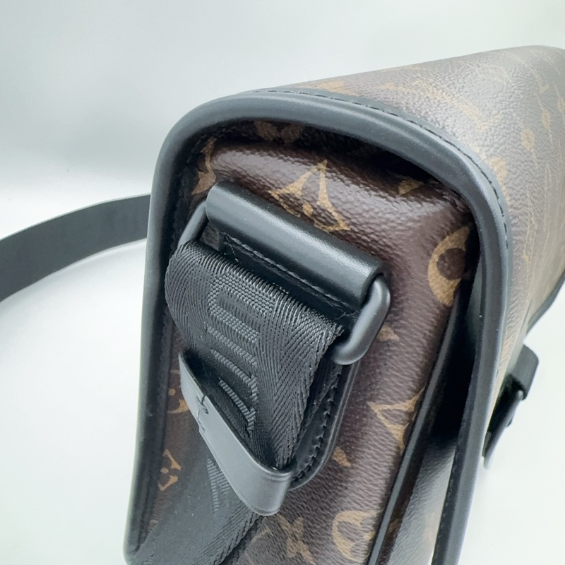 LV原花拚黑牛皮GM郵差包M46371-14