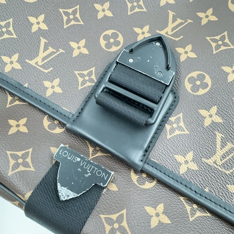 LV原花拚黑牛皮GM郵差包M46371-18