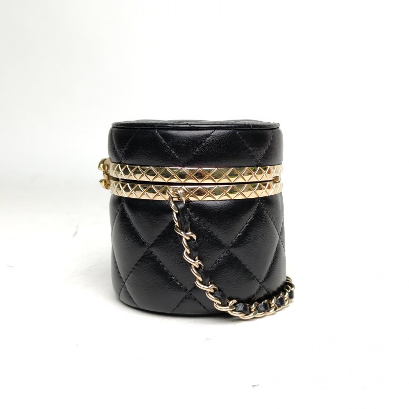 CHANEL 黑色羊皮鐳射標金扣22K圓桶化妝盒有鏡子mini肩背包-1