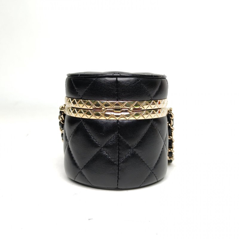 CHANEL 黑色羊皮鐳射標金扣22K圓桶化妝盒有鏡子mini肩背包-2