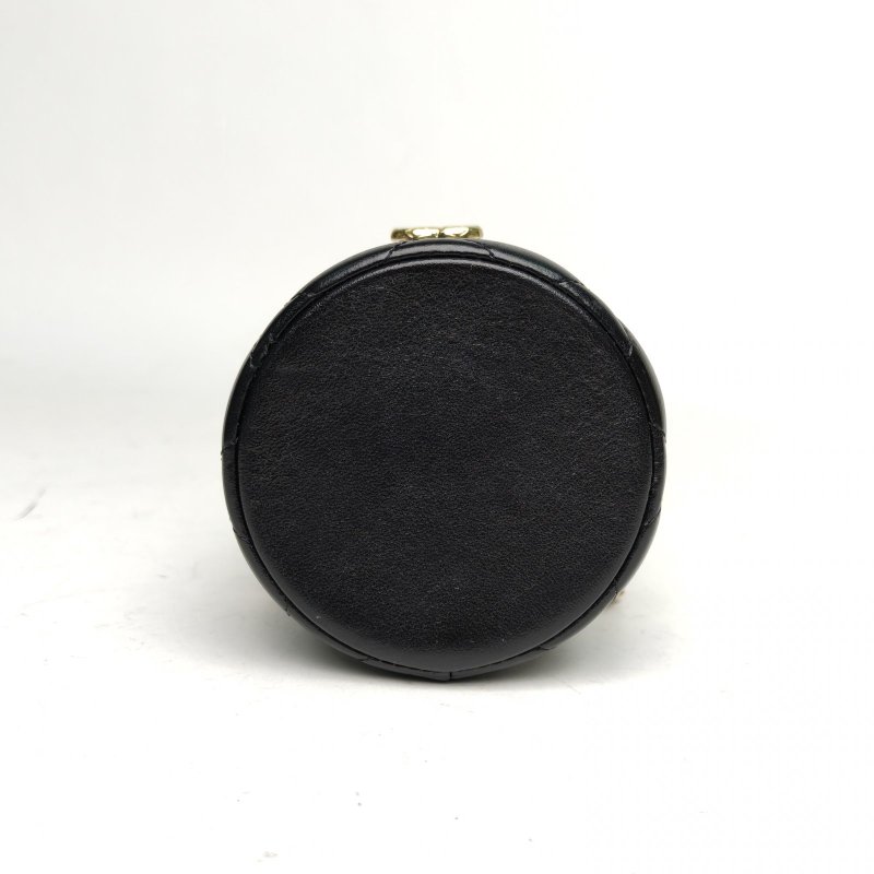 CHANEL 黑色羊皮鐳射標金扣22K圓桶化妝盒有鏡子mini肩背包-4