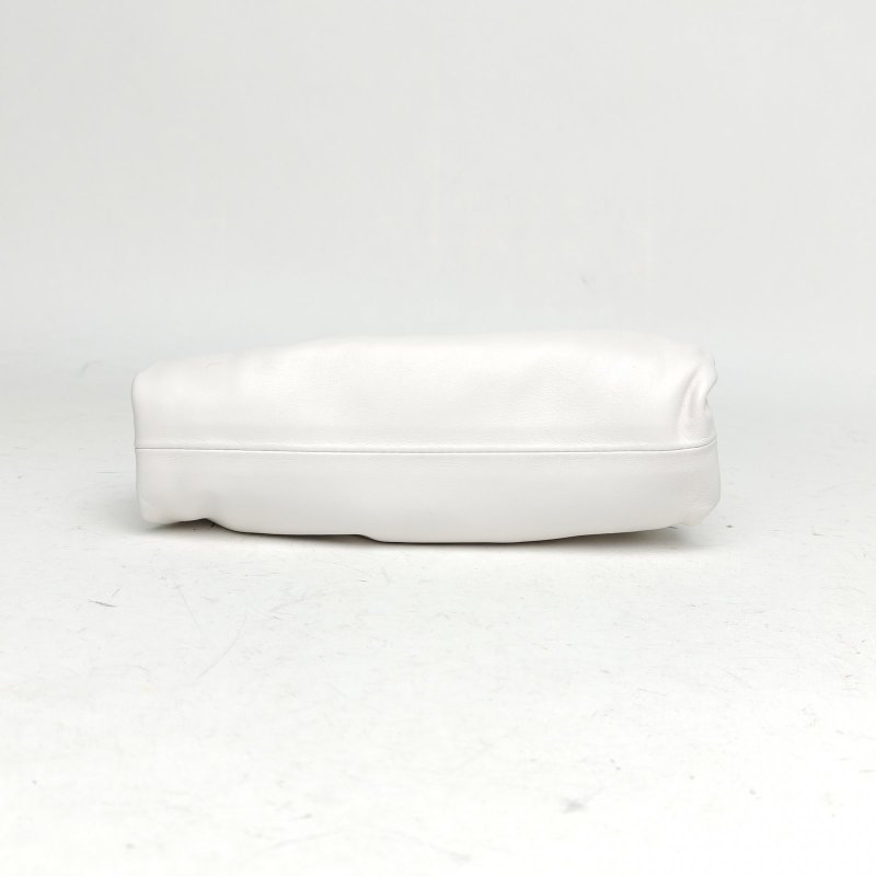 BOTTEGA VENETA Pouch雲朵包Mini22白色牛皮肩背包-4