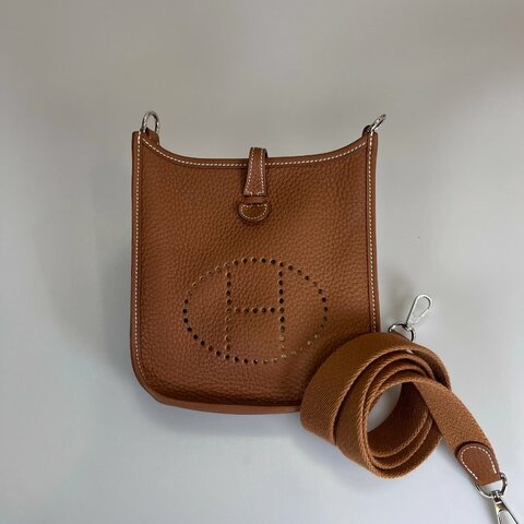 HERMES Z刻 TC皮 金棕EVELYNE TPM 肩背包