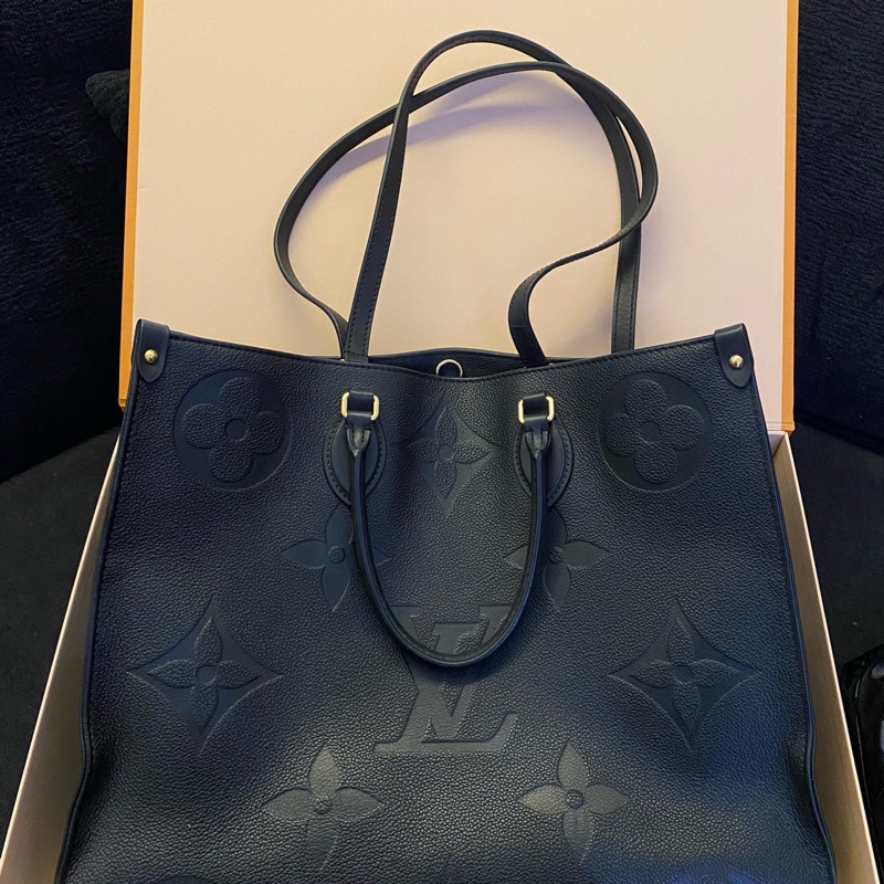 Louis Vuitton • On The Go 黑色全皮壓紋大號 Gm 全配✔️-4