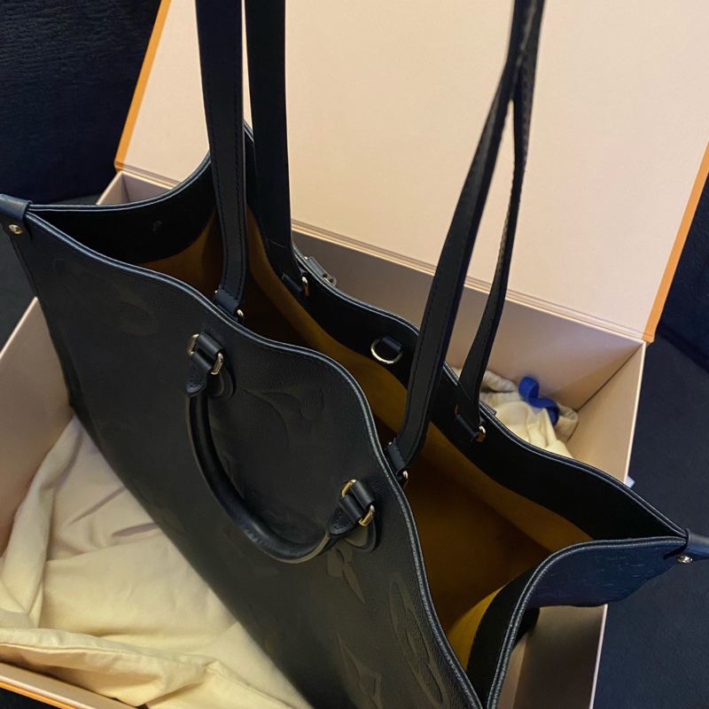 Louis Vuitton • On The Go 黑色全皮壓紋大號 Gm 全配✔️-5